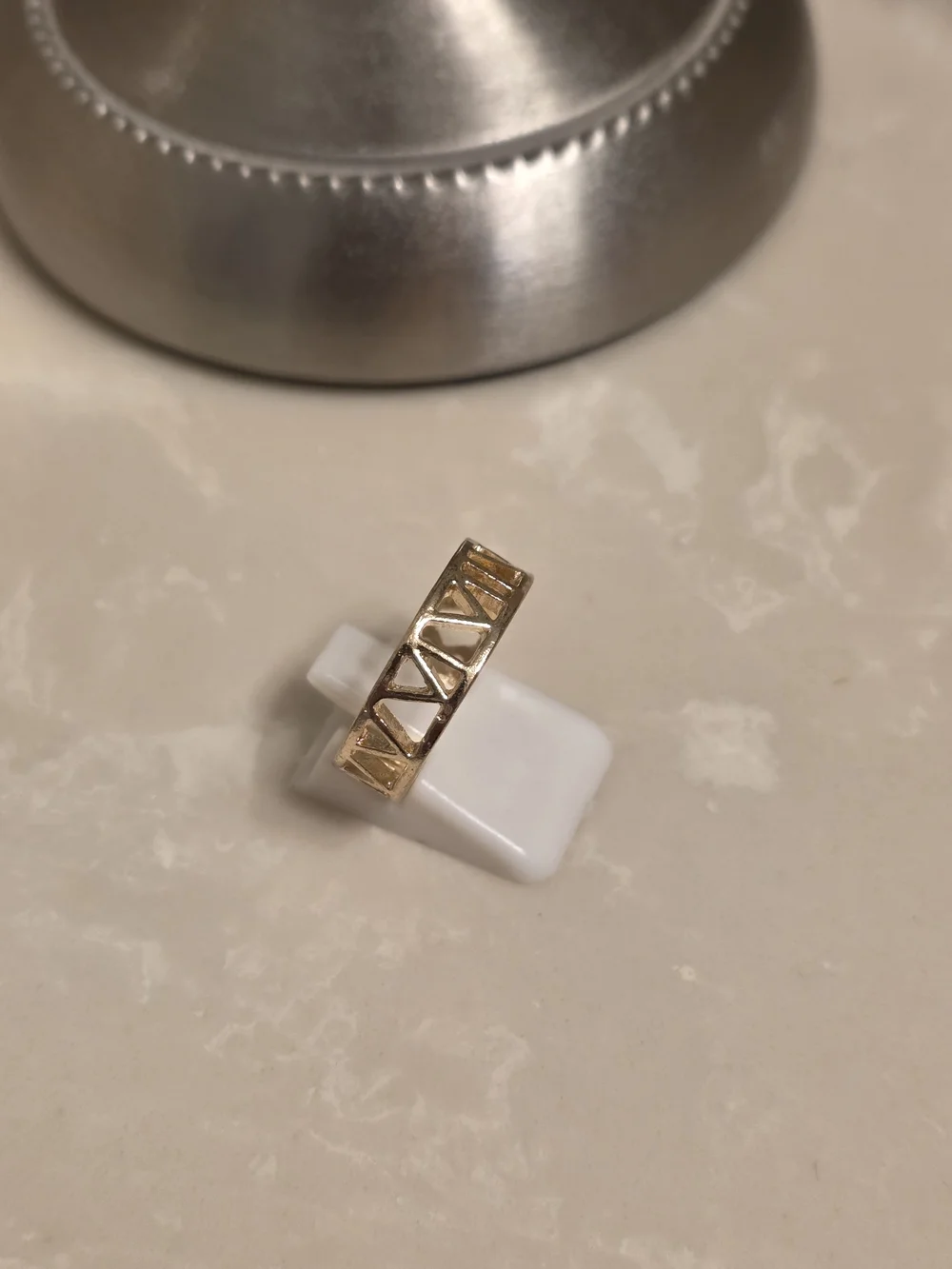 Men's Gold Roman Numeral Open Band Ring Size 8